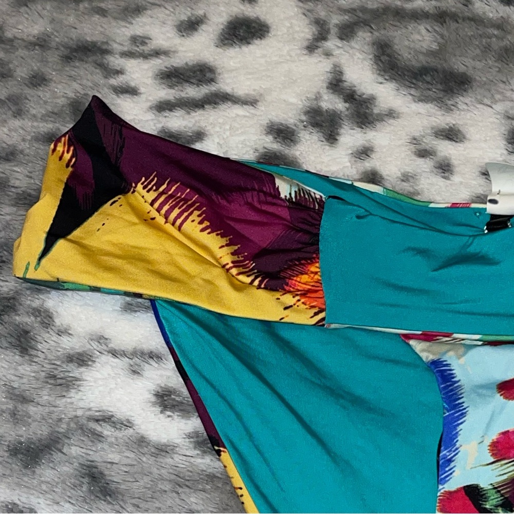 A. Che Bikini set - Picture 3 of 13